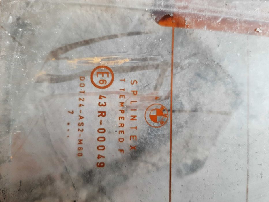 Стёкла на  бмв е 30 или е36 универсал  ЧИТАЙТЕ ОПИСАНИЕ