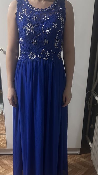 Продам вечерние платья 42,44 размеры.