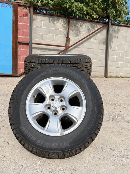 Зимние шины Bridgestone Blizzak B556 + литые диски