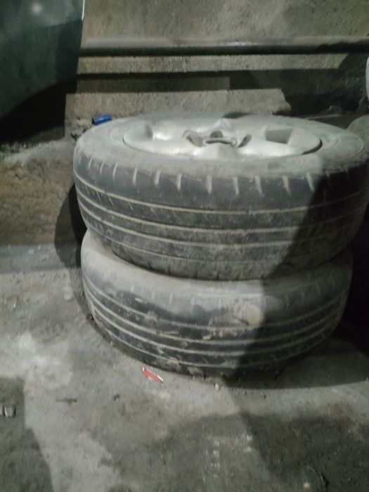 Титановые диски с летней резиной.