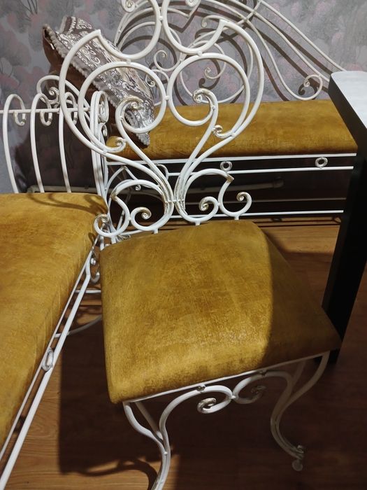 Кованные банкетки и стулья