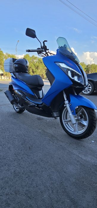 Скутер Honda Q48-200cc.