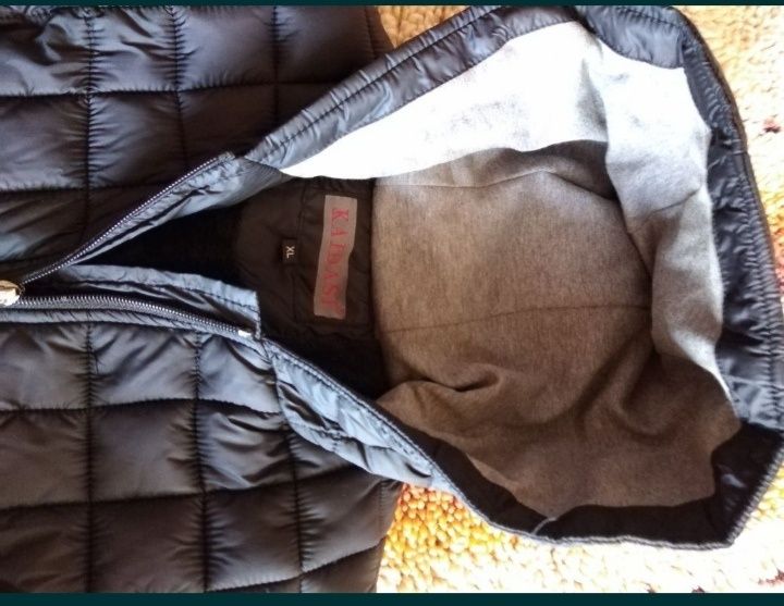 Дамско черно яке с качулка