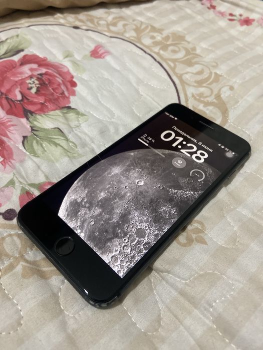 Айфон 8 PLUS 64 Гб норм