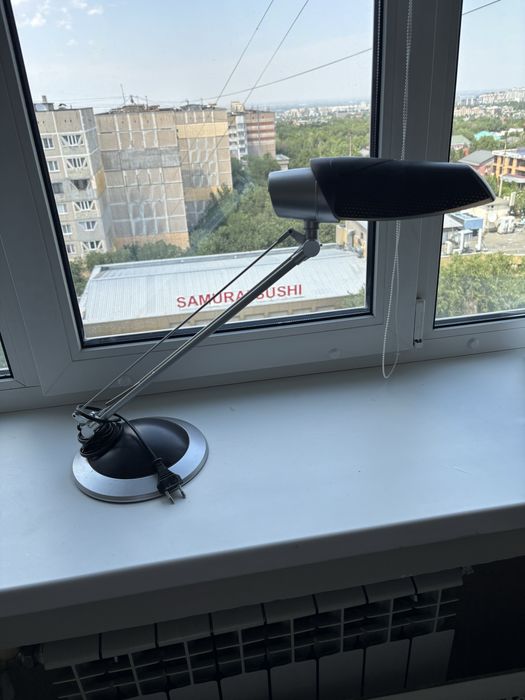 Настольная лампа