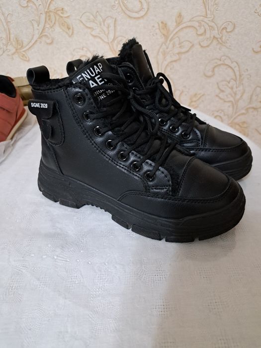 Продам зимние кроссовки