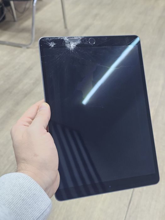 Продаю планшет I pad air 3 поколение