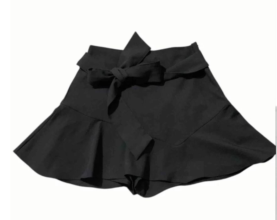 Пола панталонки на Zara