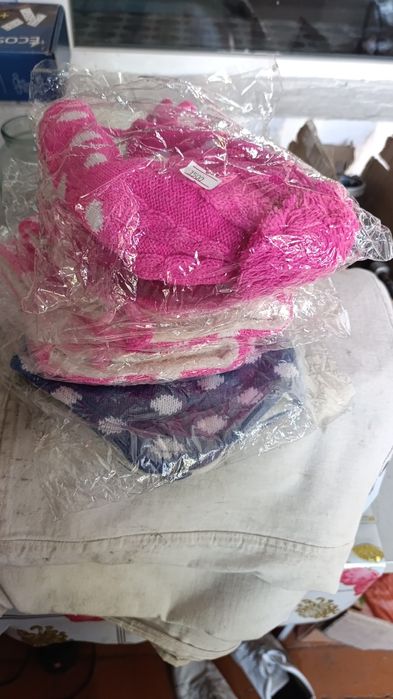 Продам шапки детские