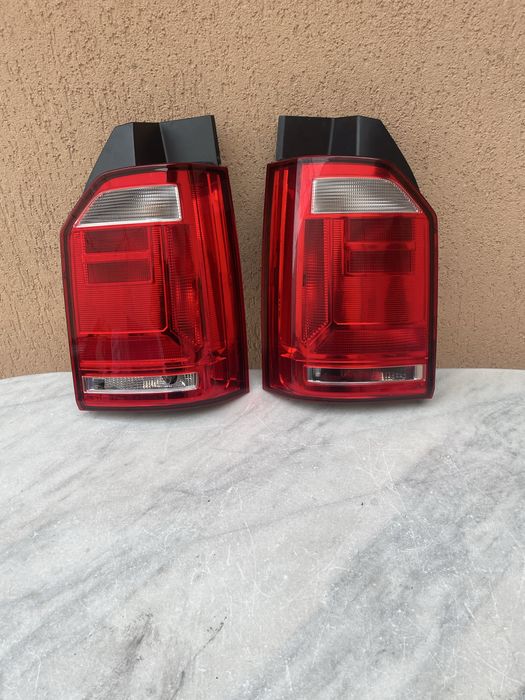 Lampa Tripla stop spate Stinga Dreapta VW Transporter T6 Hella 400 lei