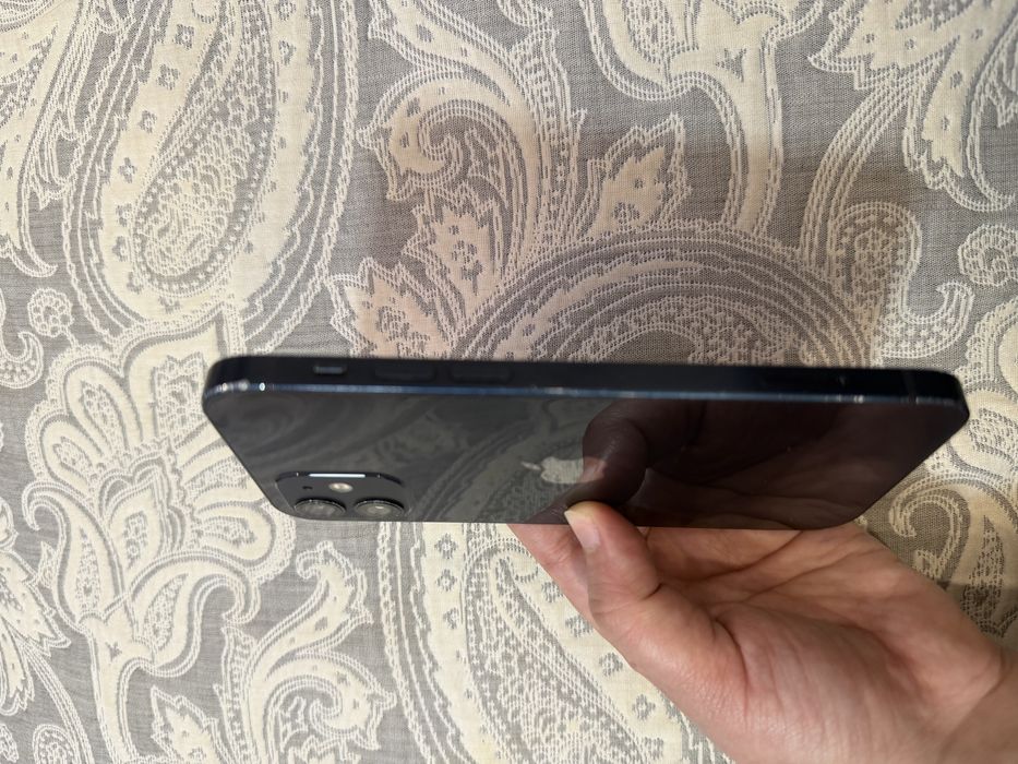 Продам Айфон 12 128 ГБ