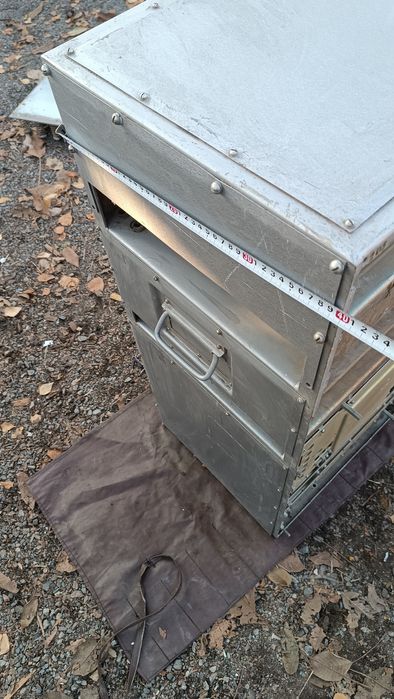 Стол для инструмента.