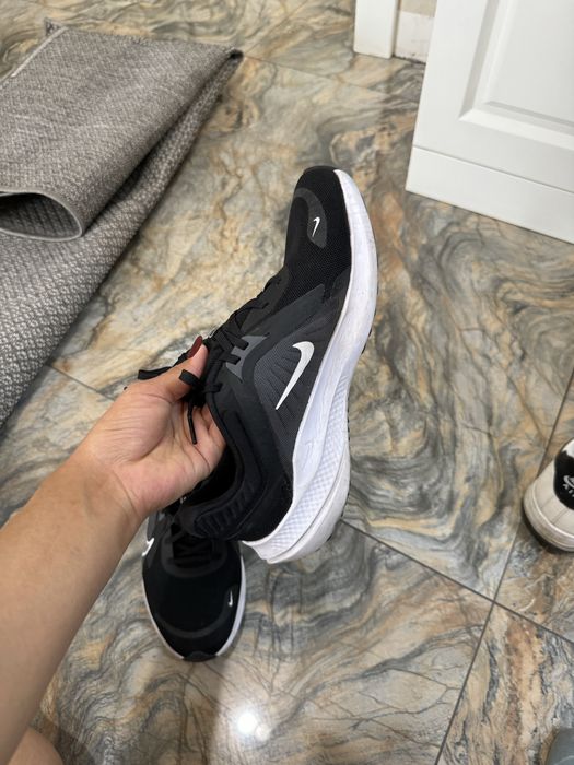 Кроссовки за 2000