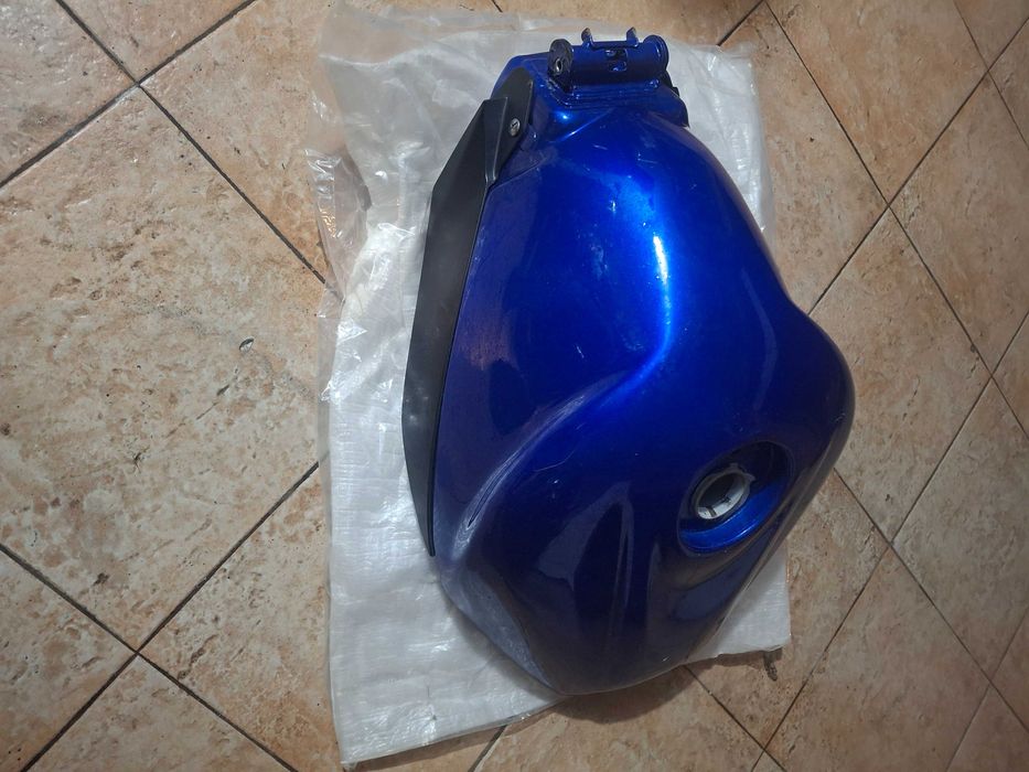 Резервуар за Yamaha R1 2003година