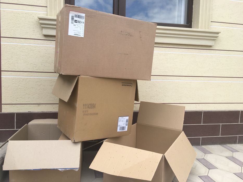 Коробки картонные прочные, разных размеров.