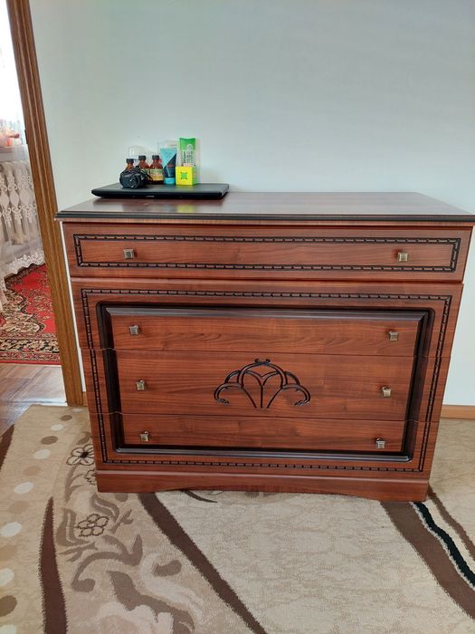 Продам спальный гарнитур, Украинский