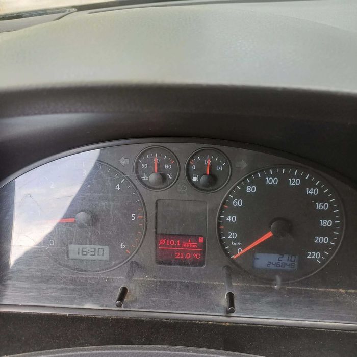 Продавам Vw T5 2.5