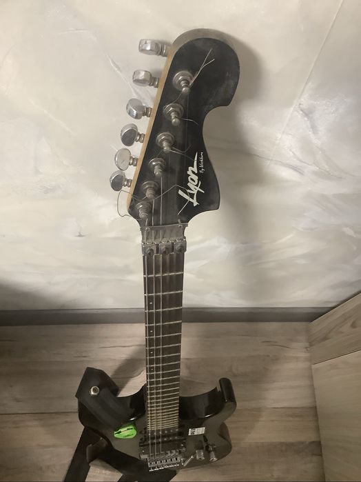 Продам электрогитару.