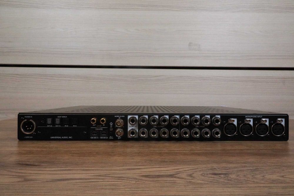 UAD Apollo Firewire with Real-Time UAD Processing