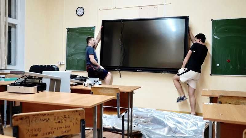 Установка Тв кронштейн и  Инфокиоски Сенсорные Доски 24/7 есть