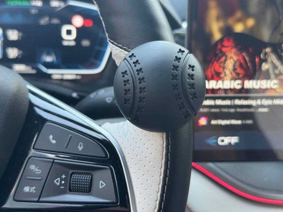 Универсальный шар-рукоятка для автомобильного руля.