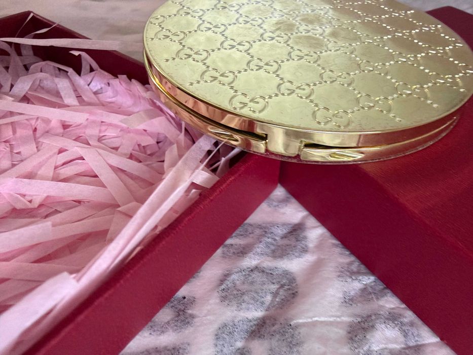 Gucci компактно огледало, джобно огледало