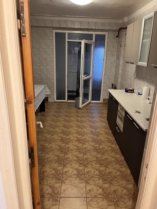 Inchiriez apartament 3 camere craiovita langa promenada