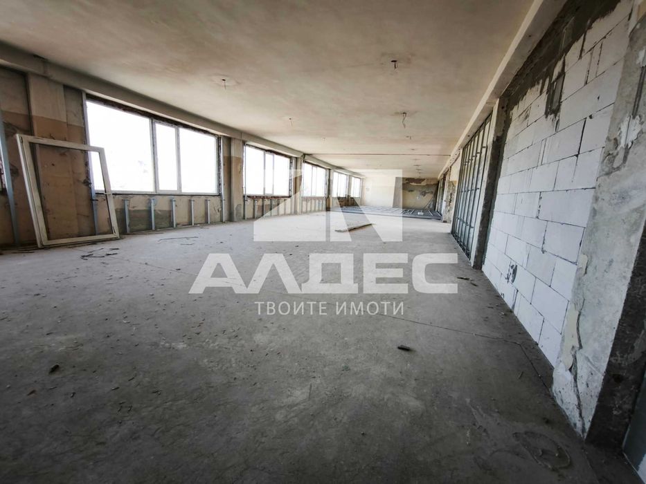 Продава промишлено помещение в Казичене!