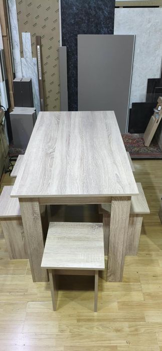 Стол кухонный с табуретками