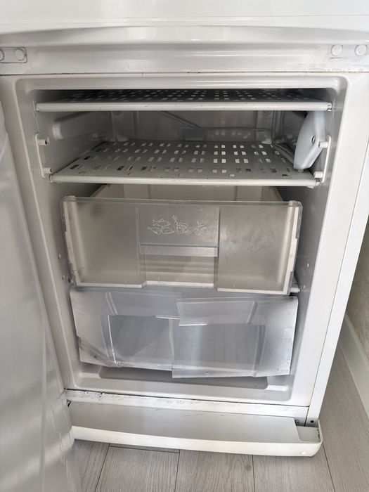 Продам холодильник б/у в рабочем состоянии indesit