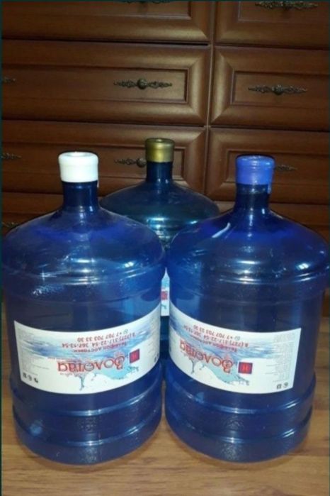 Бутыли 19 л. Можно с водой.