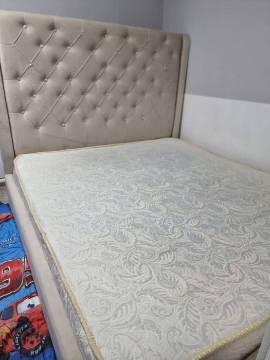 Продам двухспальный кровать с матрасом