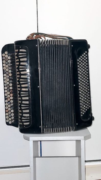 Баяны б/у — Barcarole Professional и советский