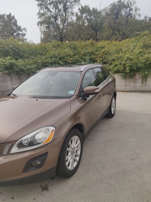 Volvo XC60 cutie manuala motor de 2.4  mașina este Ok fără probleme