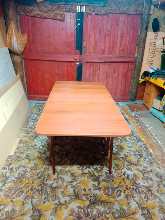 Продам стол книжку деревянный