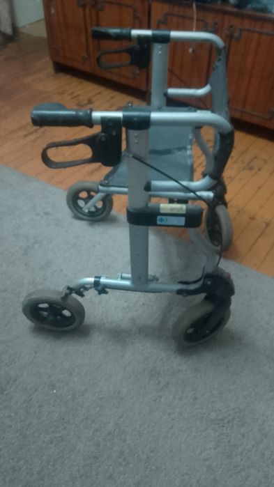 Продам каляску ходунки для взрослого