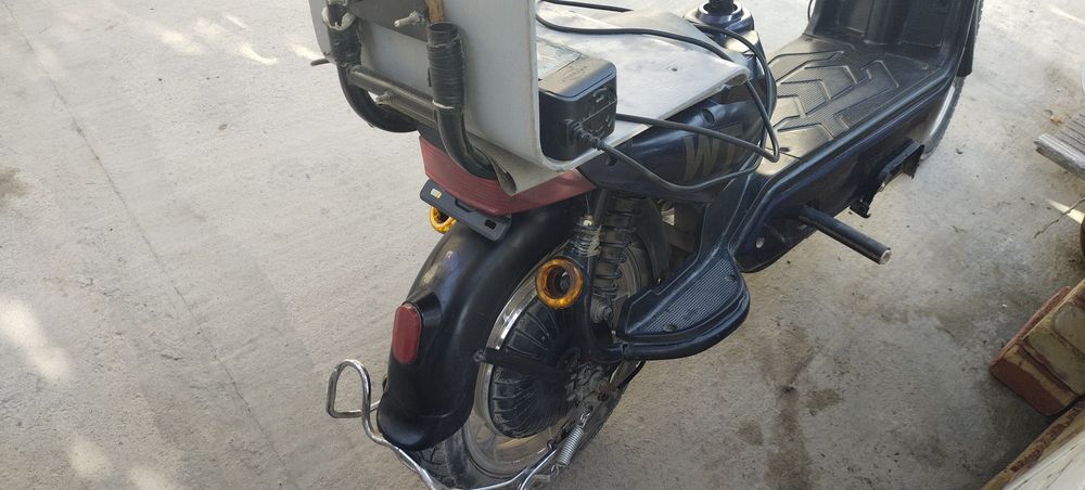 Электро скутер на ходу аккумулятор нужно менять желательно