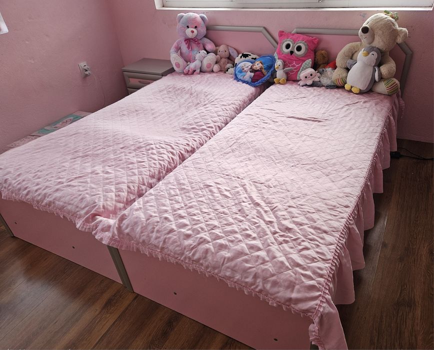 Розова детска стая.