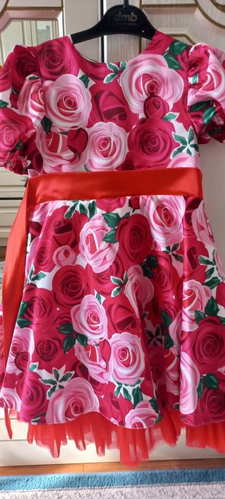 Платье на девочку 5-6лет