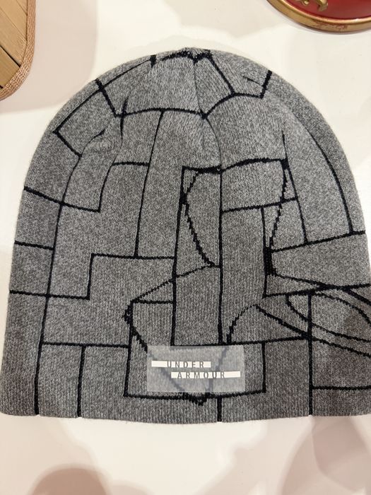 Зимна спортна шапка