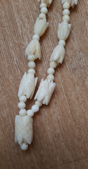 Винтажные бусы-сотуар, кость.