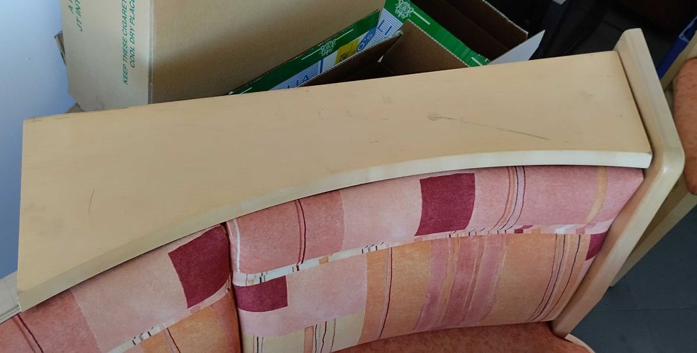 голям диван, 2 стола и маса от масив- за кухня, трапезария или барбекю