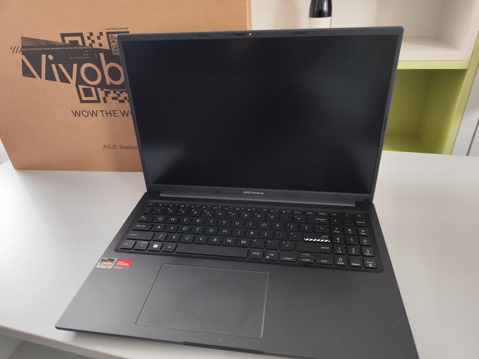 Asus Vivobook 16"