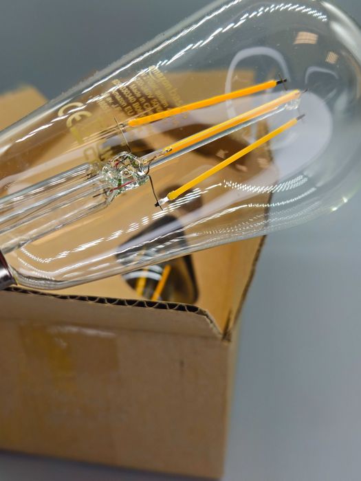 Комплект 2 броя LED винтидж крушки Amazon Basics ST64 E27 7W 2700K 806 lm