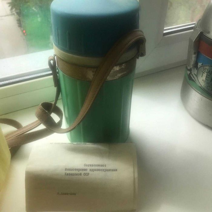 Термос  противоударный, на 0,7 л.