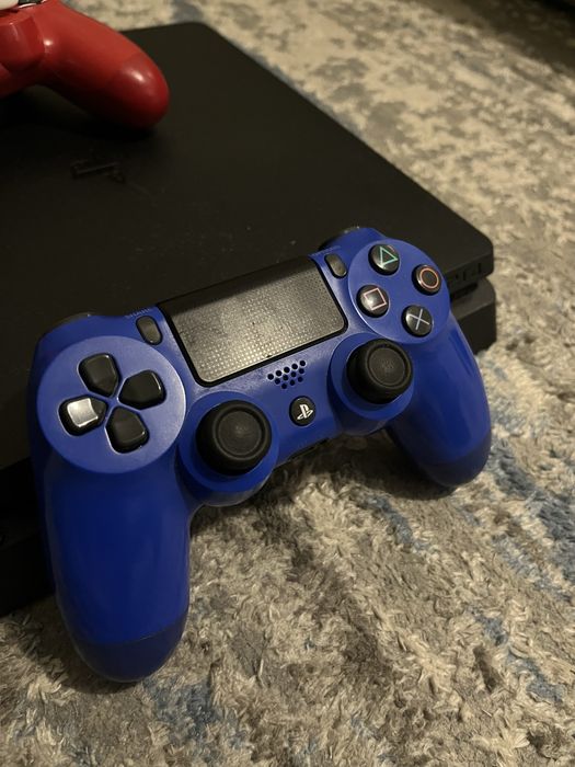 PS4 Slim 1TB + 2 оригинальных джойстика + игр