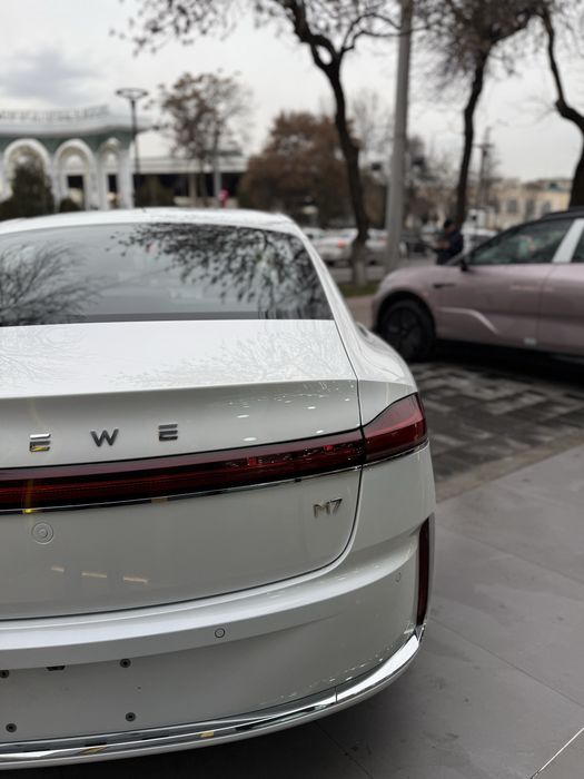 ROEWE M7 hybrid 2050 km