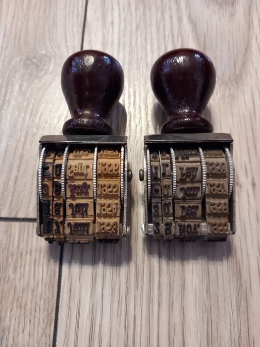 Vand Stampila cu Data Vintage