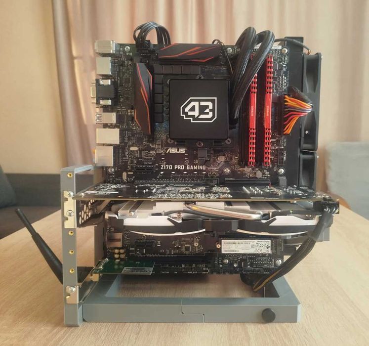 Carcasă PC Open Frame ATX – Design Modern