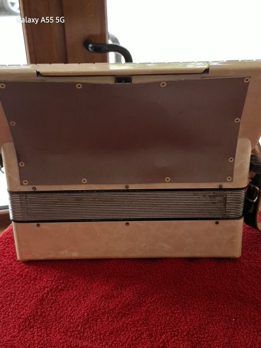 Hohner  48 basi cu un registru la palma acordat bandon
